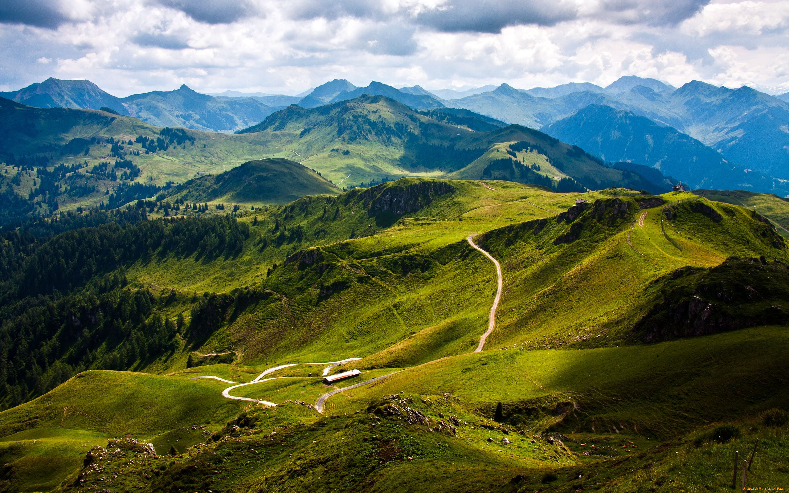 Заставка горы. Альпийские Луга новая Зеландия. Горная цепь Чахлэу Румыния. Зеленые холмы Австрии. Горная система Карпаты.